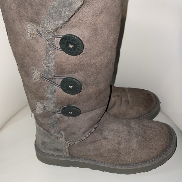 UGG BAILEY BUTTON TRIPLET II BOOT SIZE WOMENS 8 - Picture 2 of 9